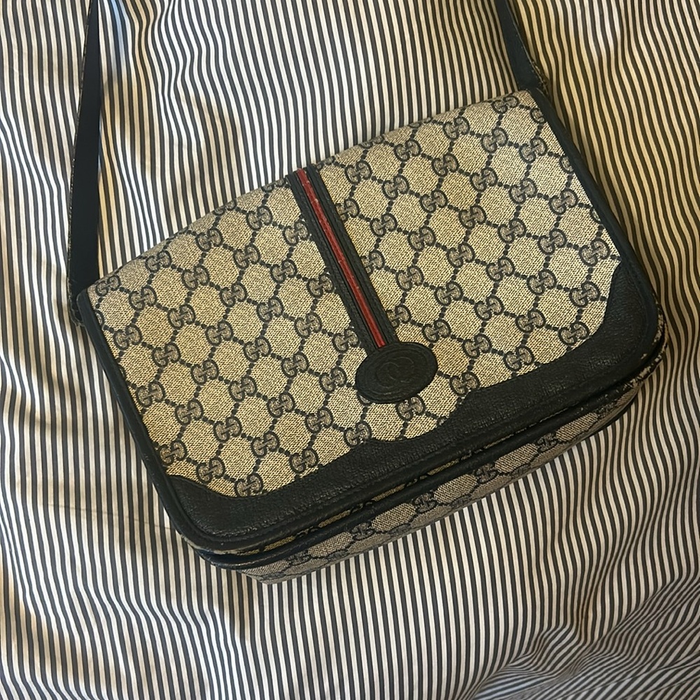 Vintage 1980s Gucci Crossbody Saddle Bag in Navy